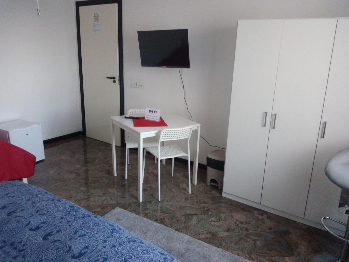 Executive Center Rooms Бари Стая снимка
